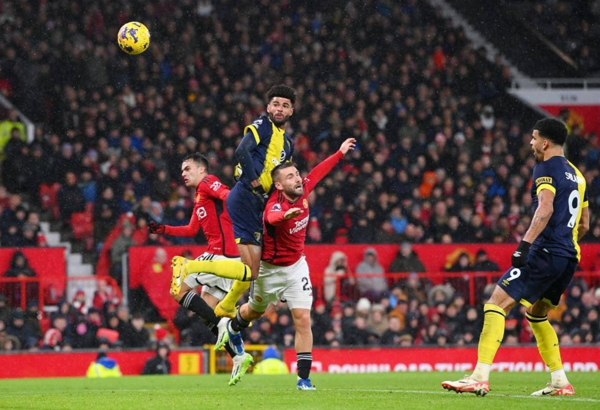 关键时刻那不勒斯防线松动——德国杯节点到来，话题不断，训练强度明显提升的简单介绍